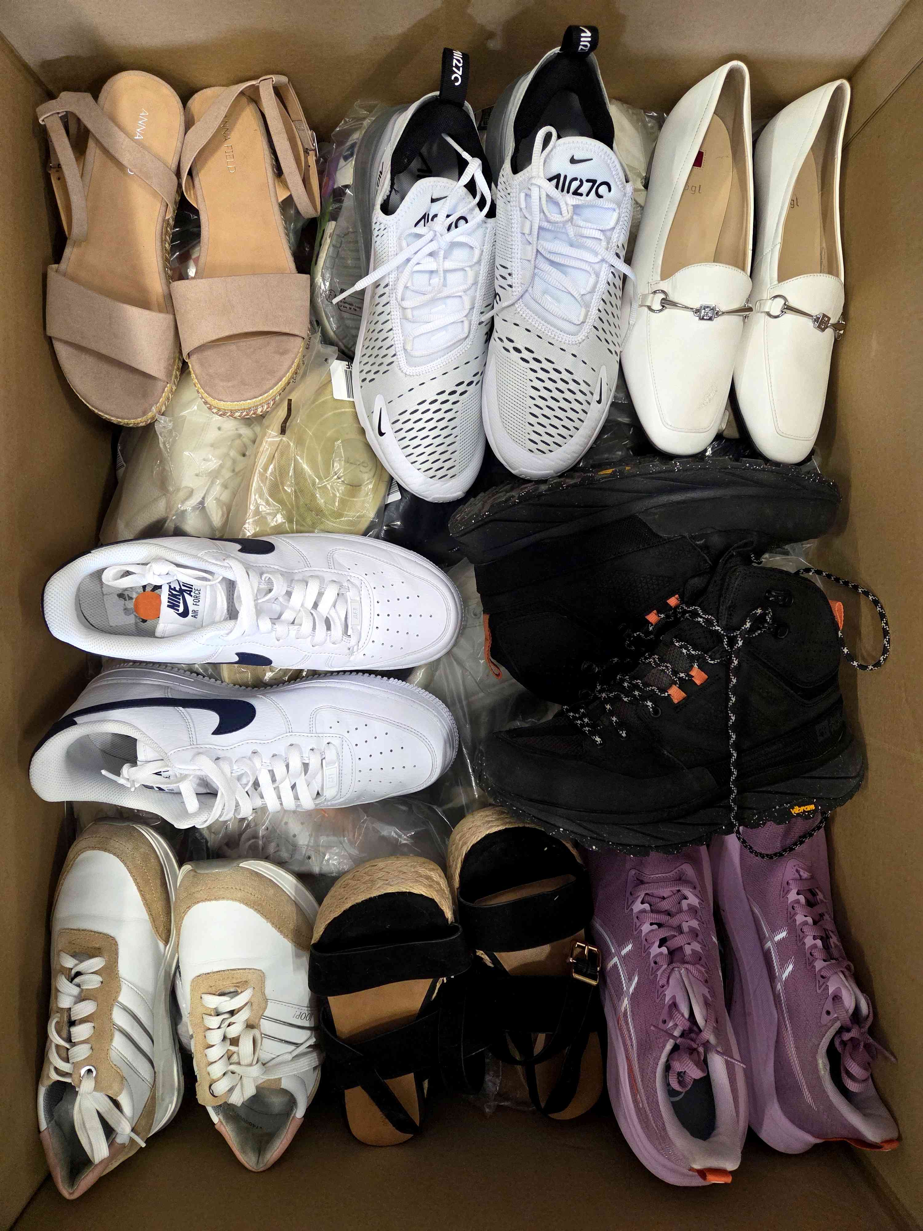 The photo shows a package with footwear in the category CSU.