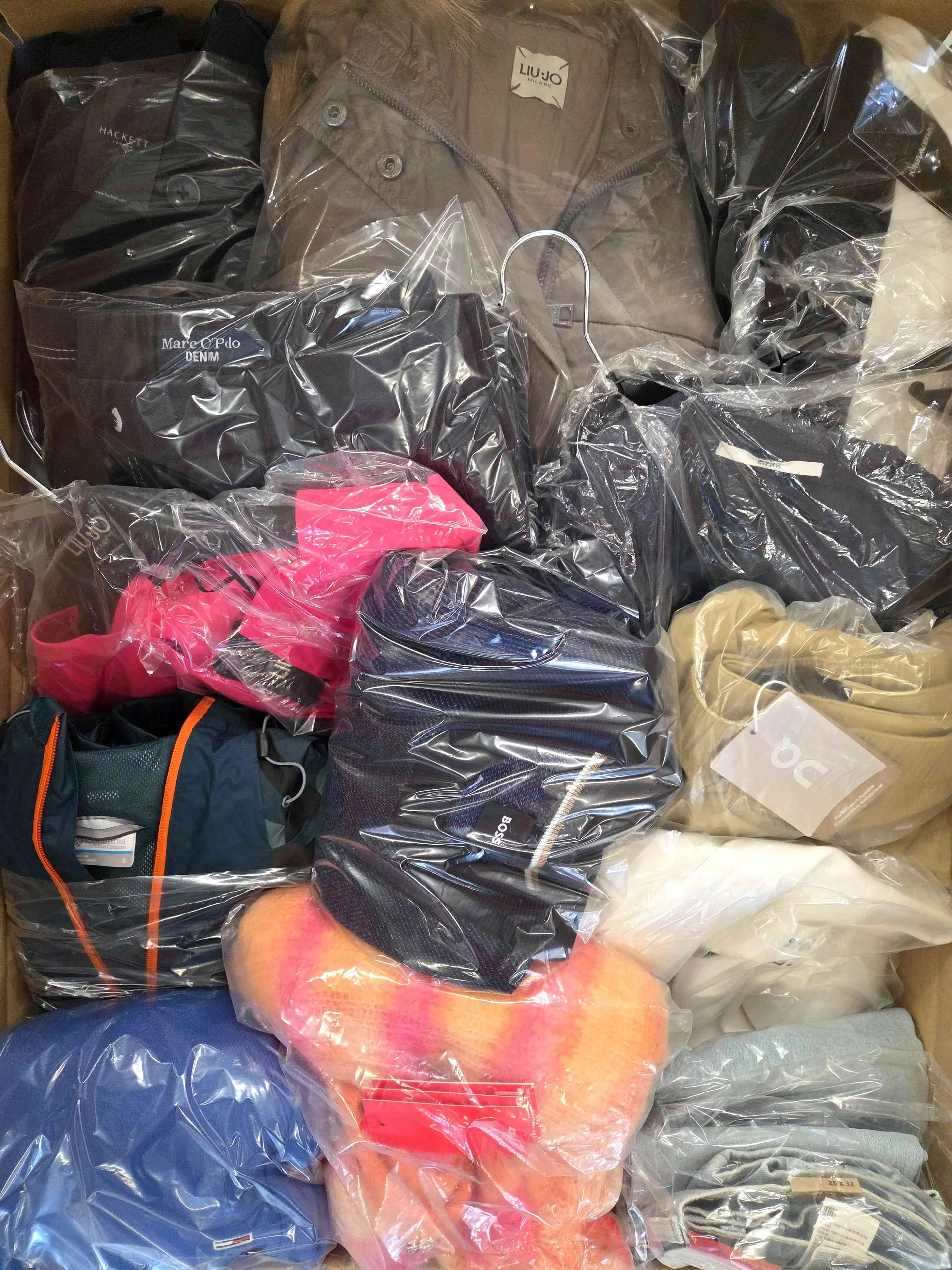 The photo shows a package with clothing in the category B.