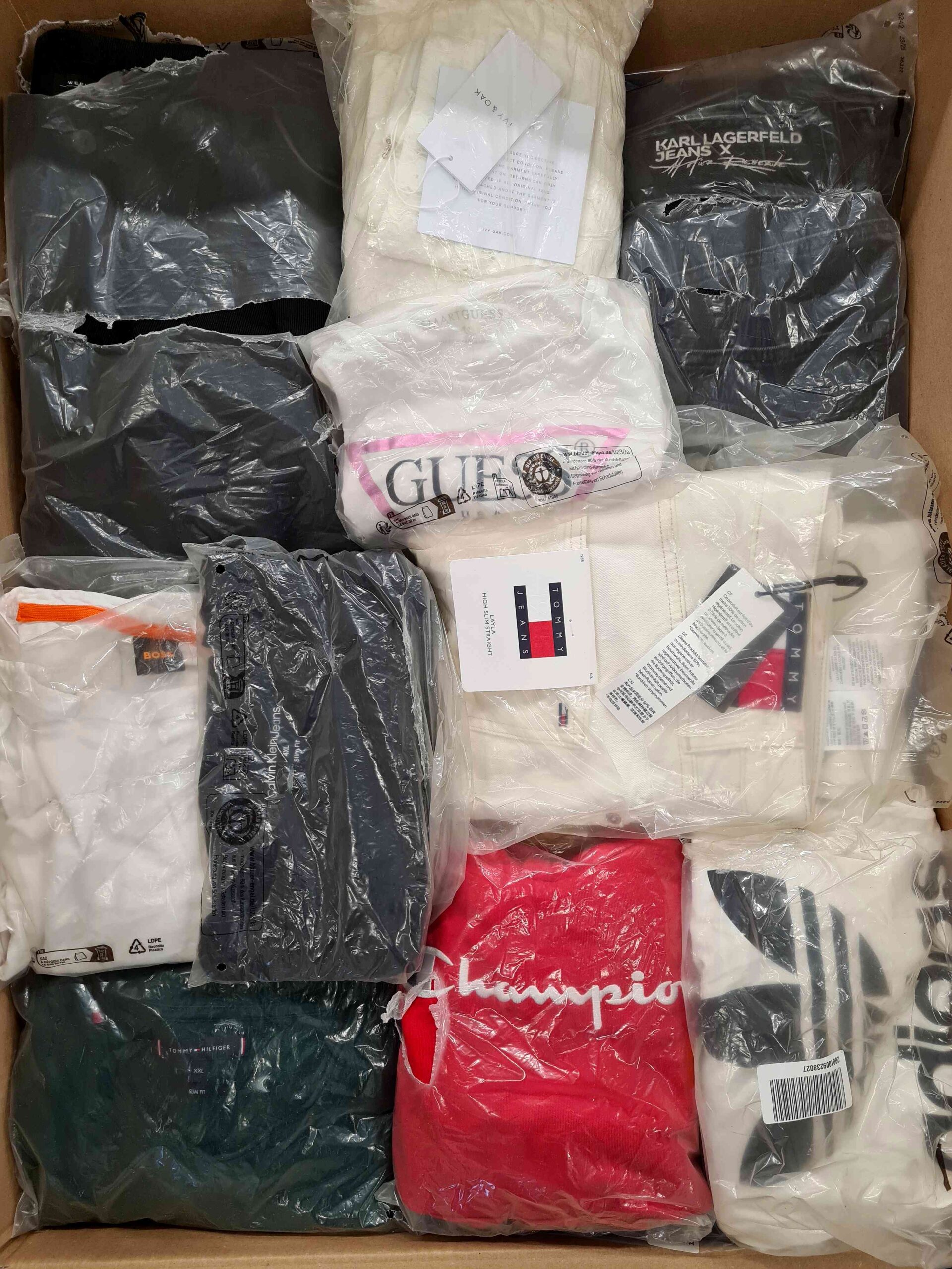 The photo shows a package with clothing in the category D.
