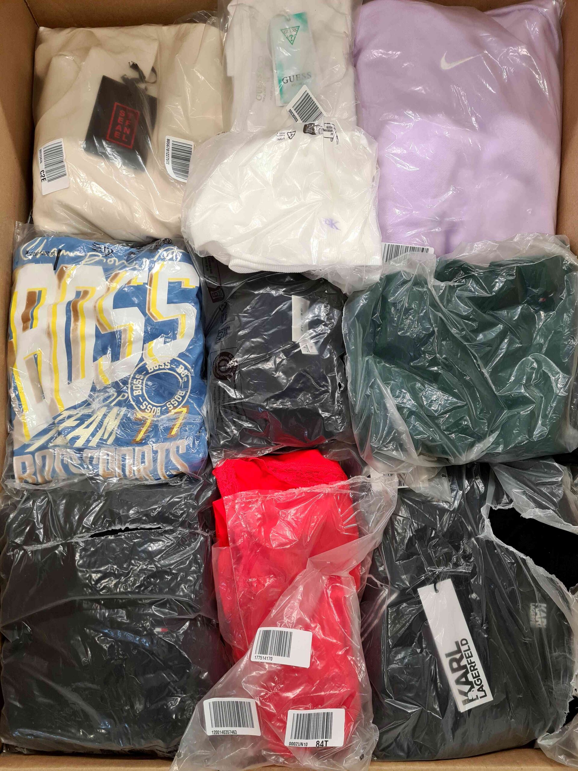 The photo shows a package with clothing in the category D.