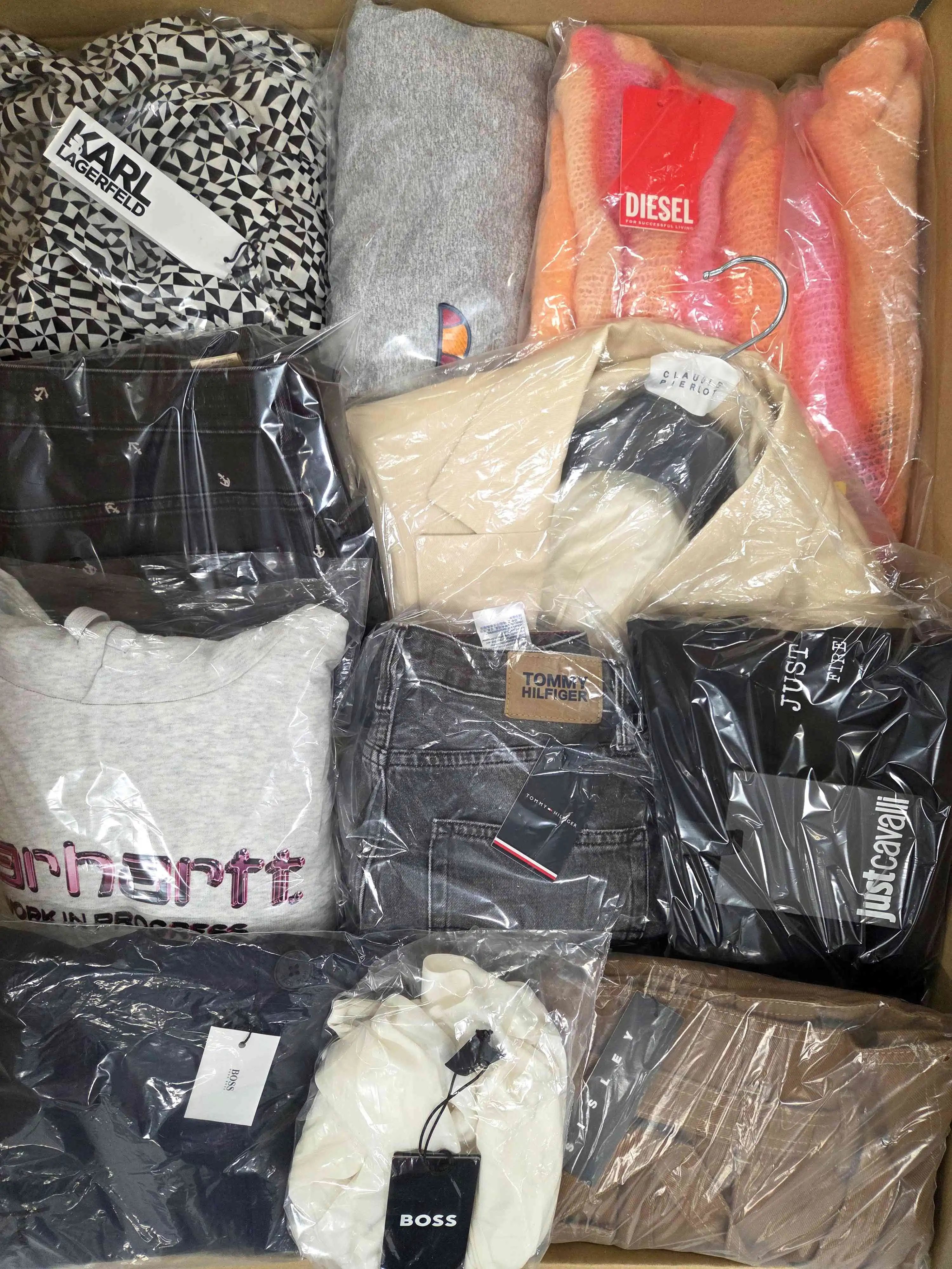 The photo shows a package with clothing in the category B.