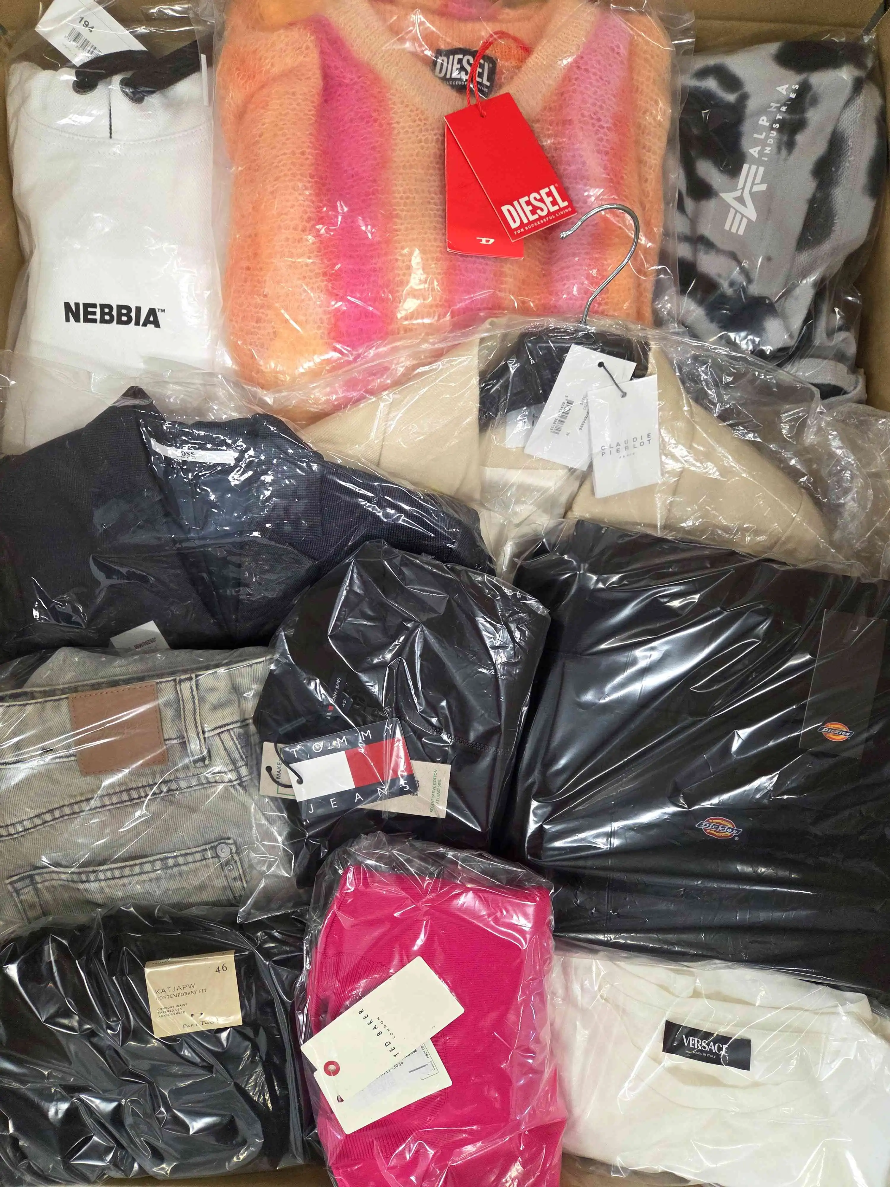 The photo shows a package with clothing in the category B.
