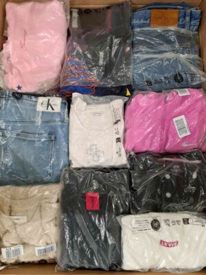 The photo shows a package with clothing in the category D.