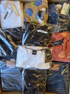 The photo shows a package with clothing in the category C.