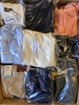 The photo shows a package with clothing in the category C.