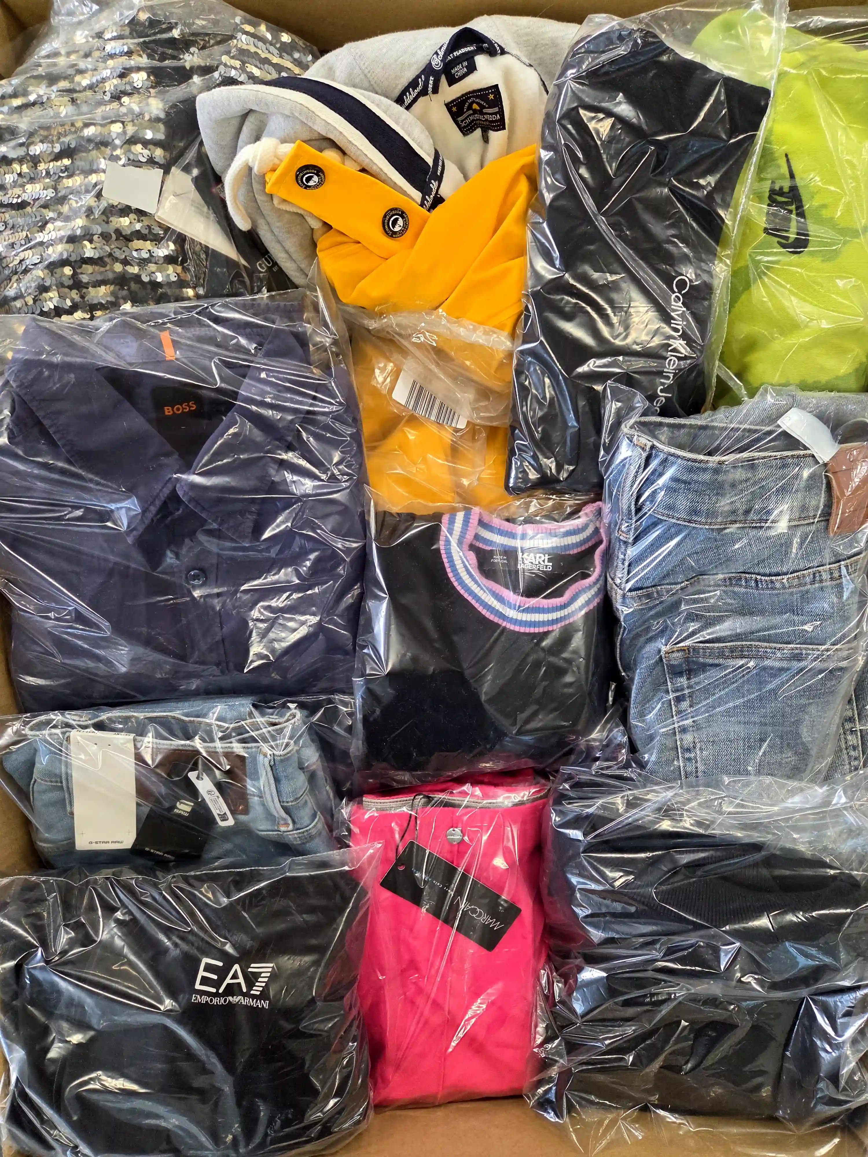 The photo shows a package with clothing in the category C.