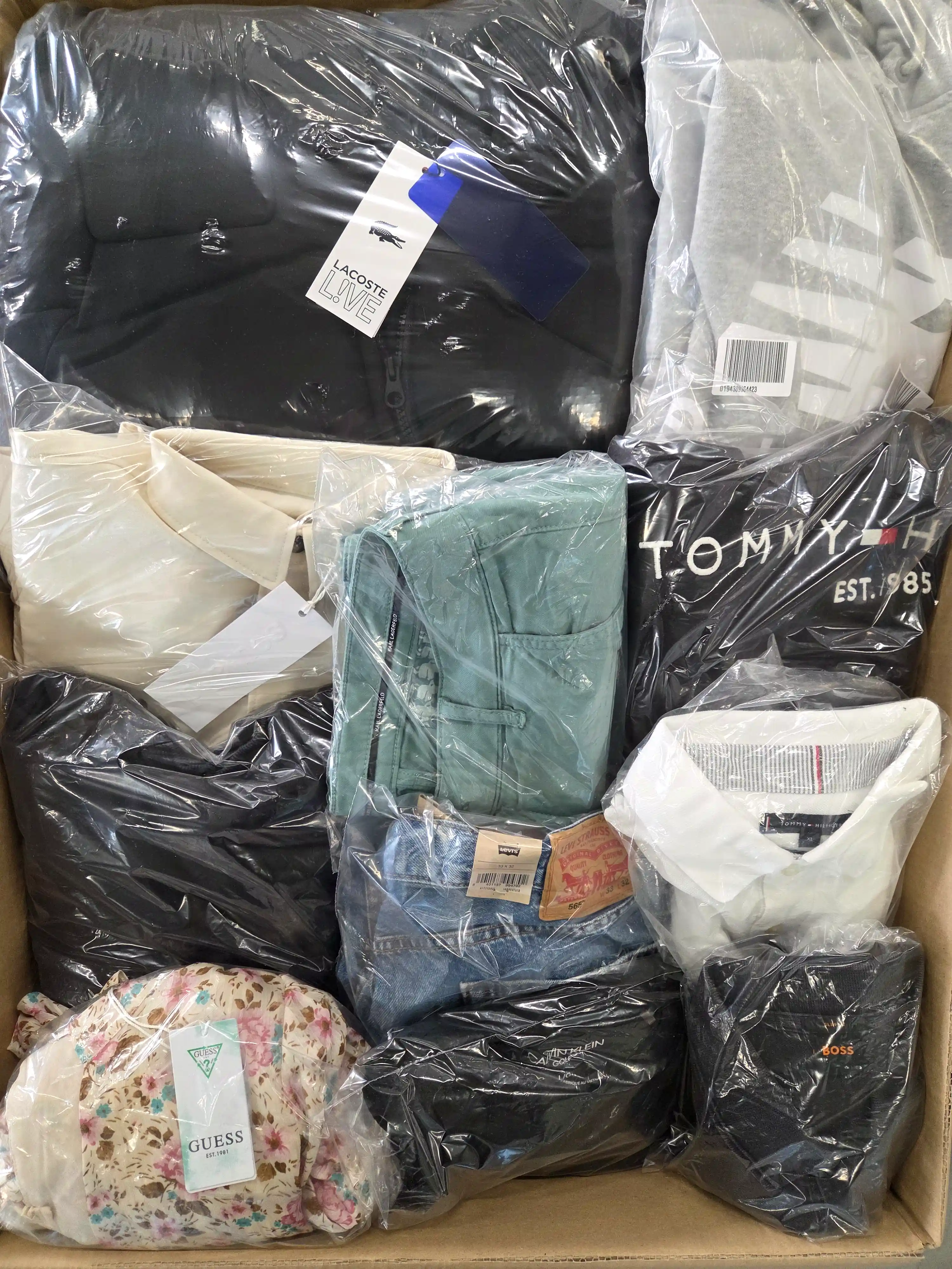 The photo shows a package with clothing in the category C.