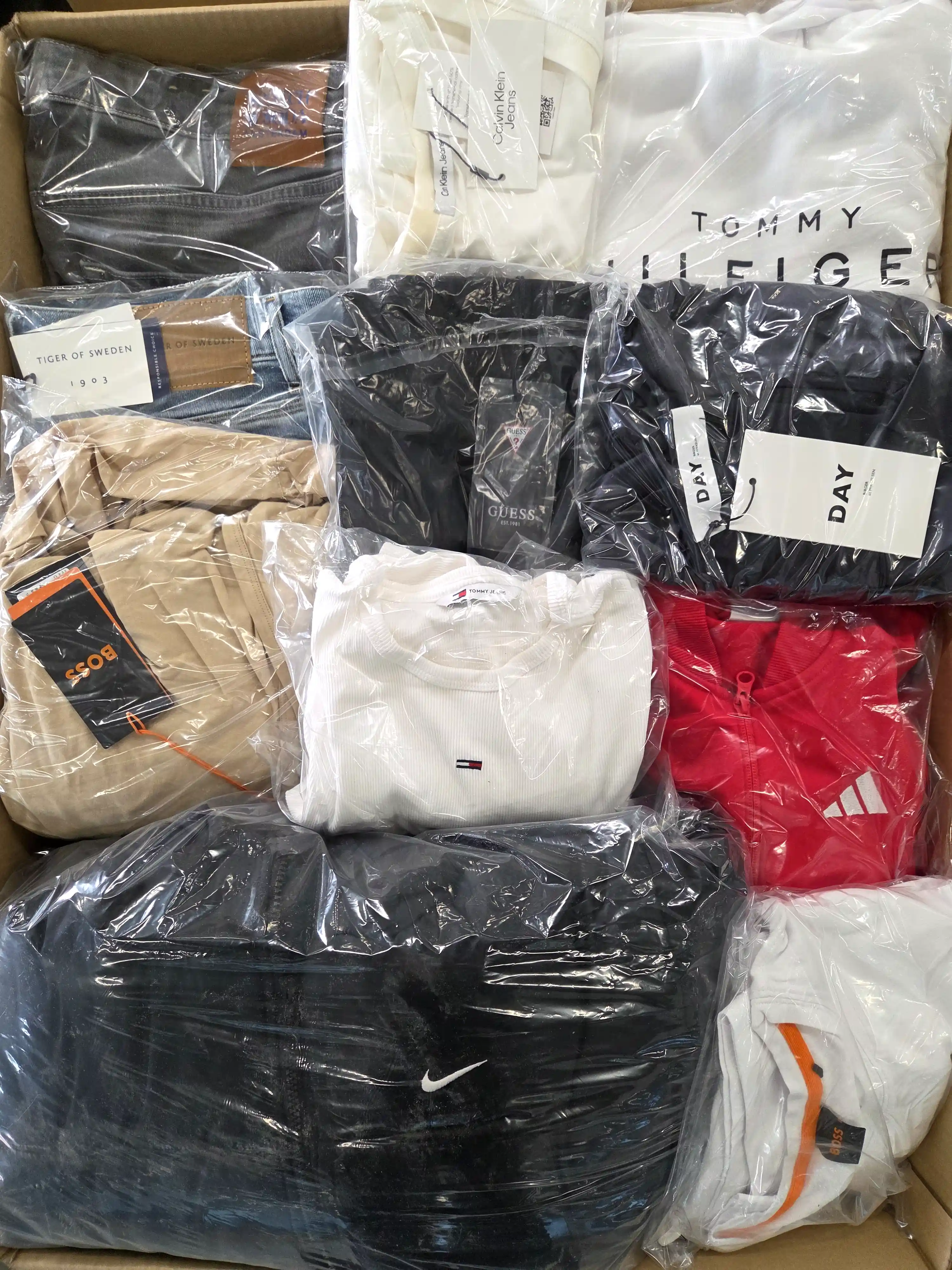 The photo shows a package with clothing in the category C.