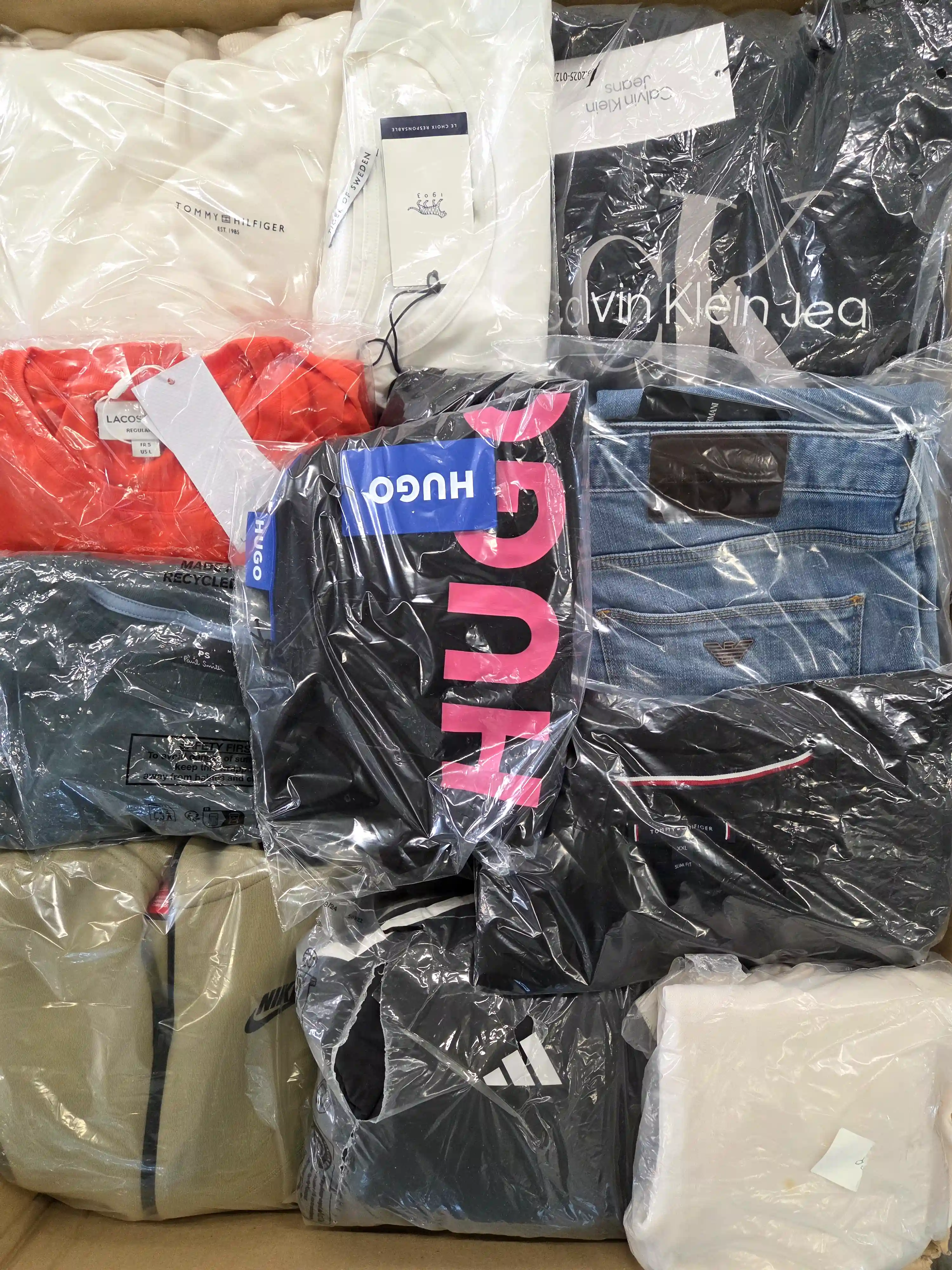 The photo shows a package with clothing in the category C.