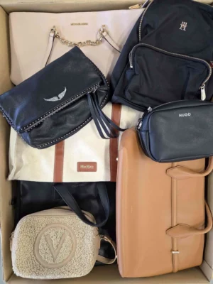 The picture shows a package with accessories in the category HC.