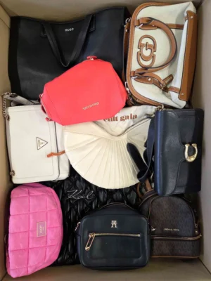 The picture shows a package with accessories in the category HC.