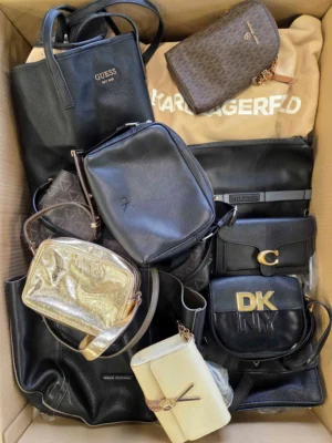 The picture shows a package with accessories in the category HC.