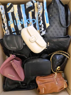 The picture shows a package with accessories in the category HC.