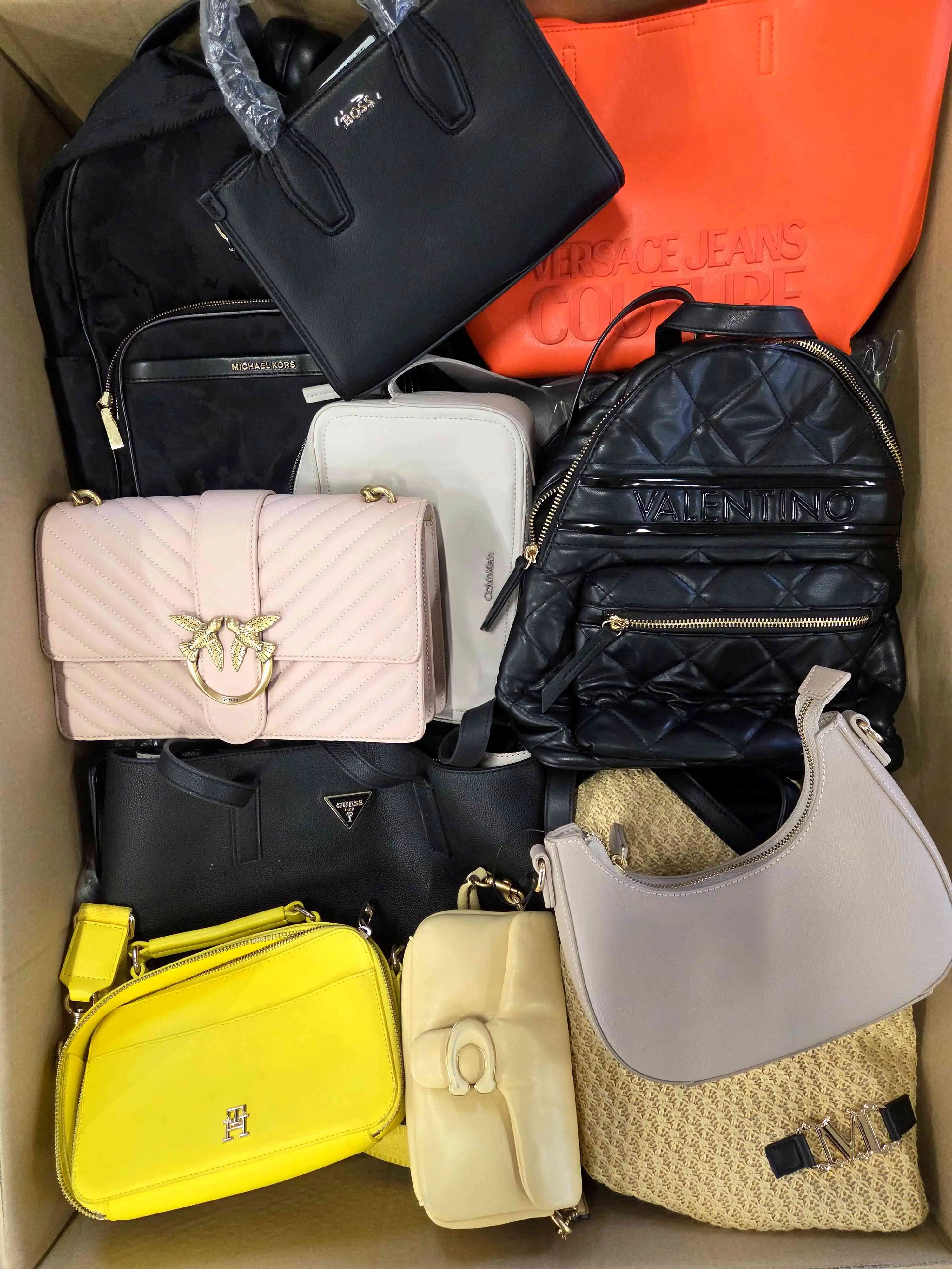 The picture shows a package with accessories in the category HC.