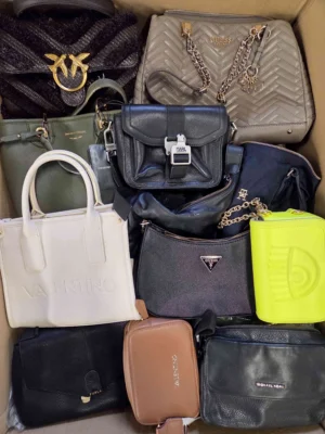 The picture shows a package with accessories in the category HC.