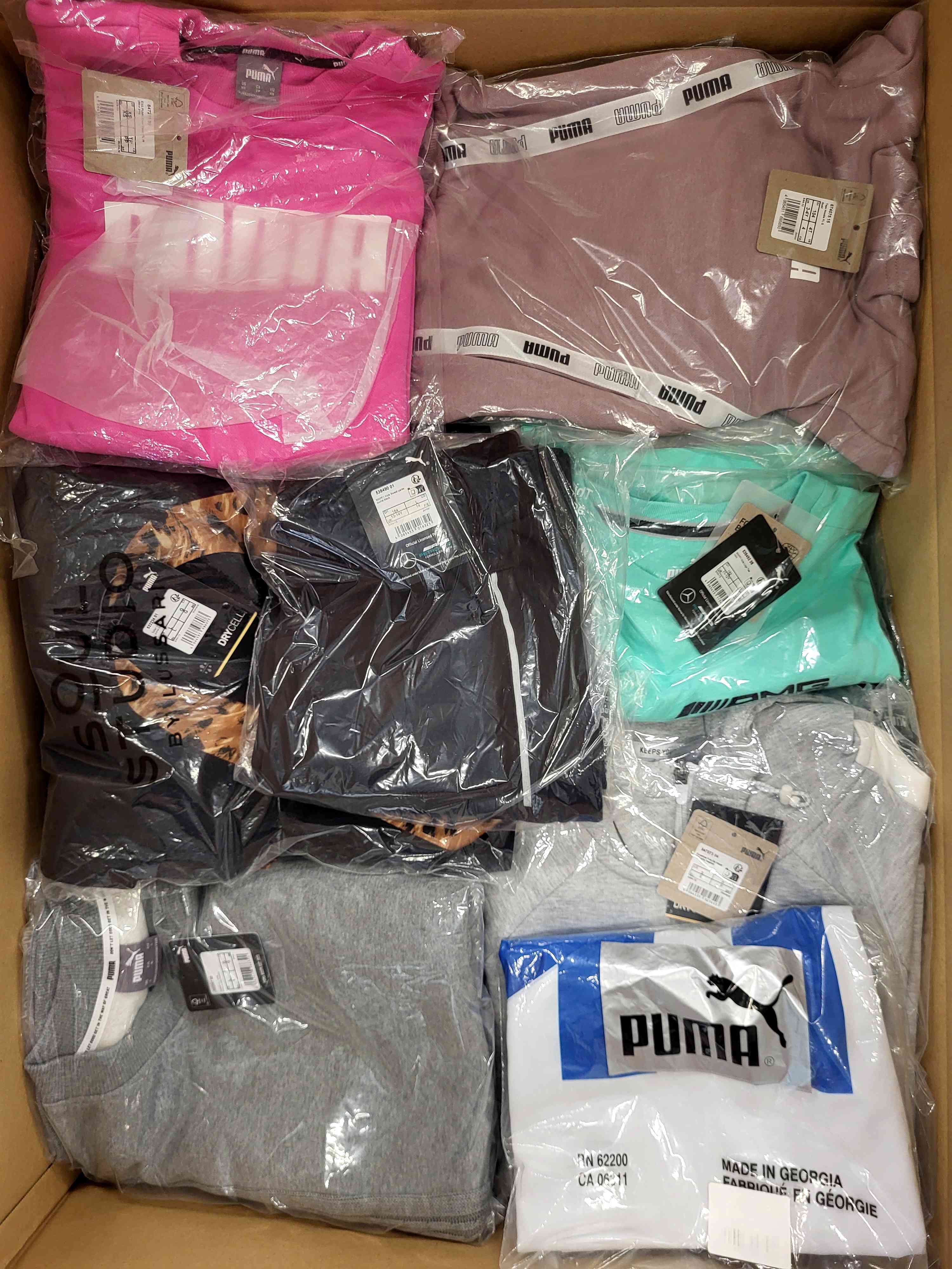 APM173 3 The photo shows a package with clothing in the category AP.