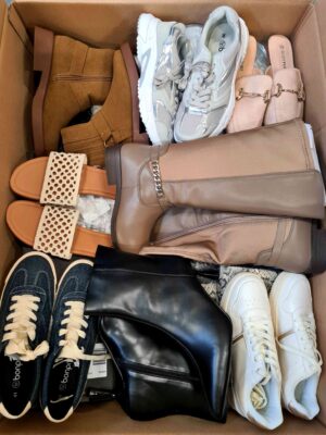 The photo shows a package with clothing in the category BPS.