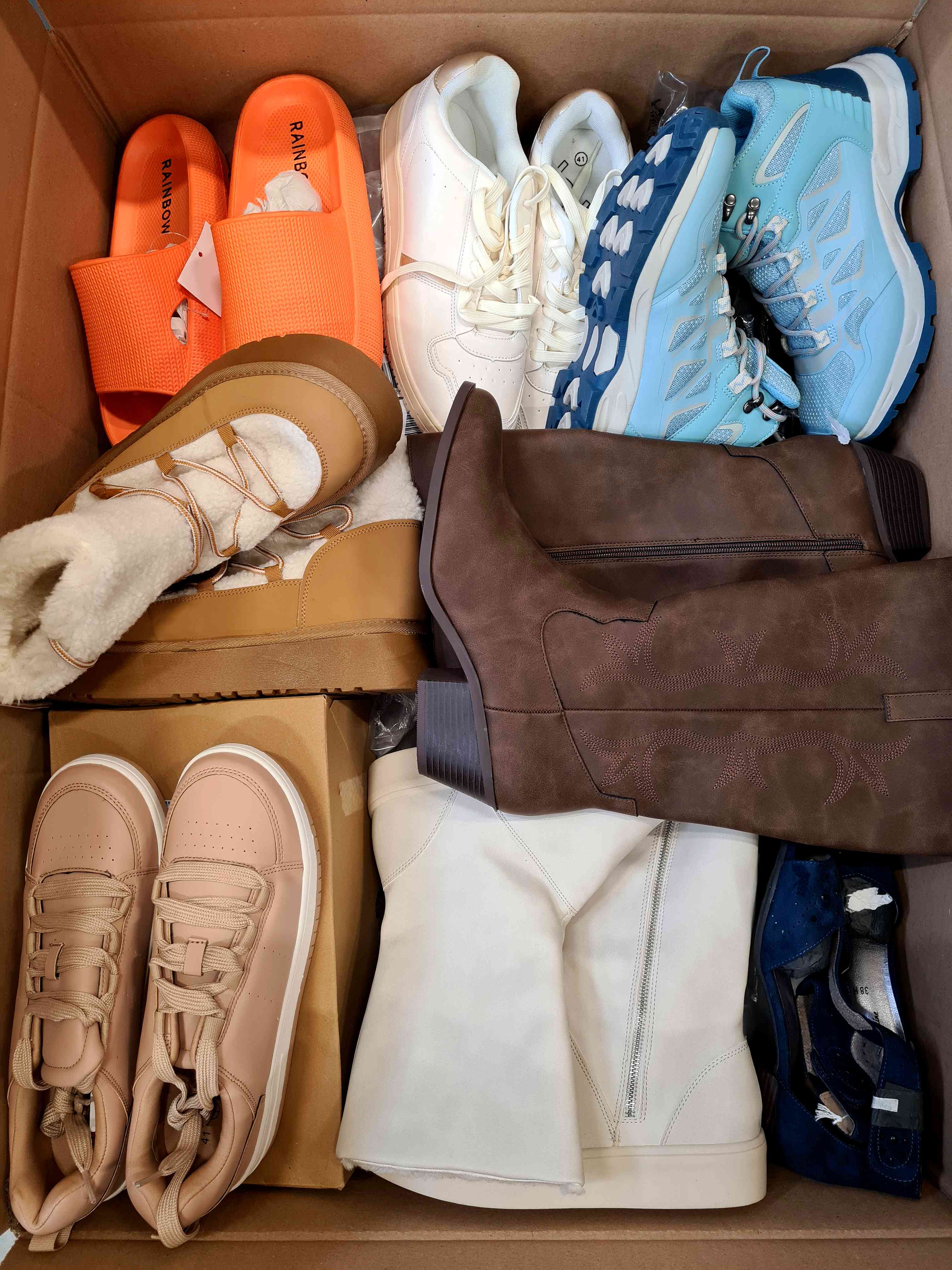 The photo shows a package with clothing in the category BPS.