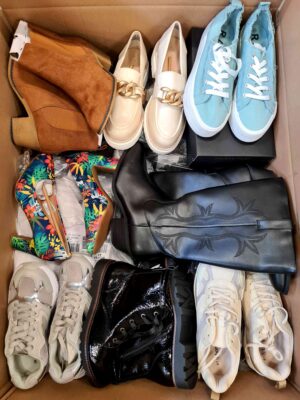 The photo shows a package with clothing in the category BPS.