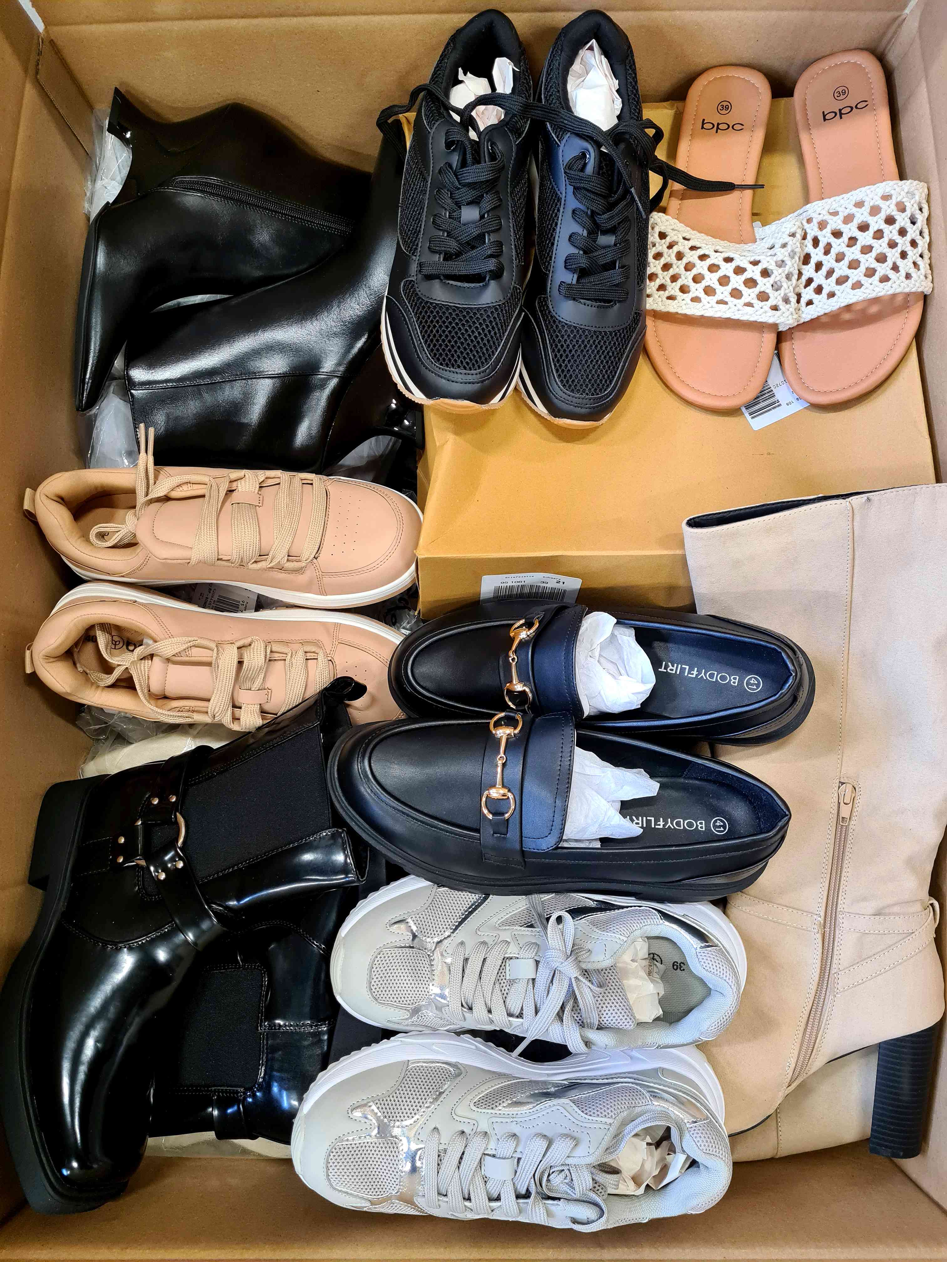 The photo shows a package with clothing in the category BPS.