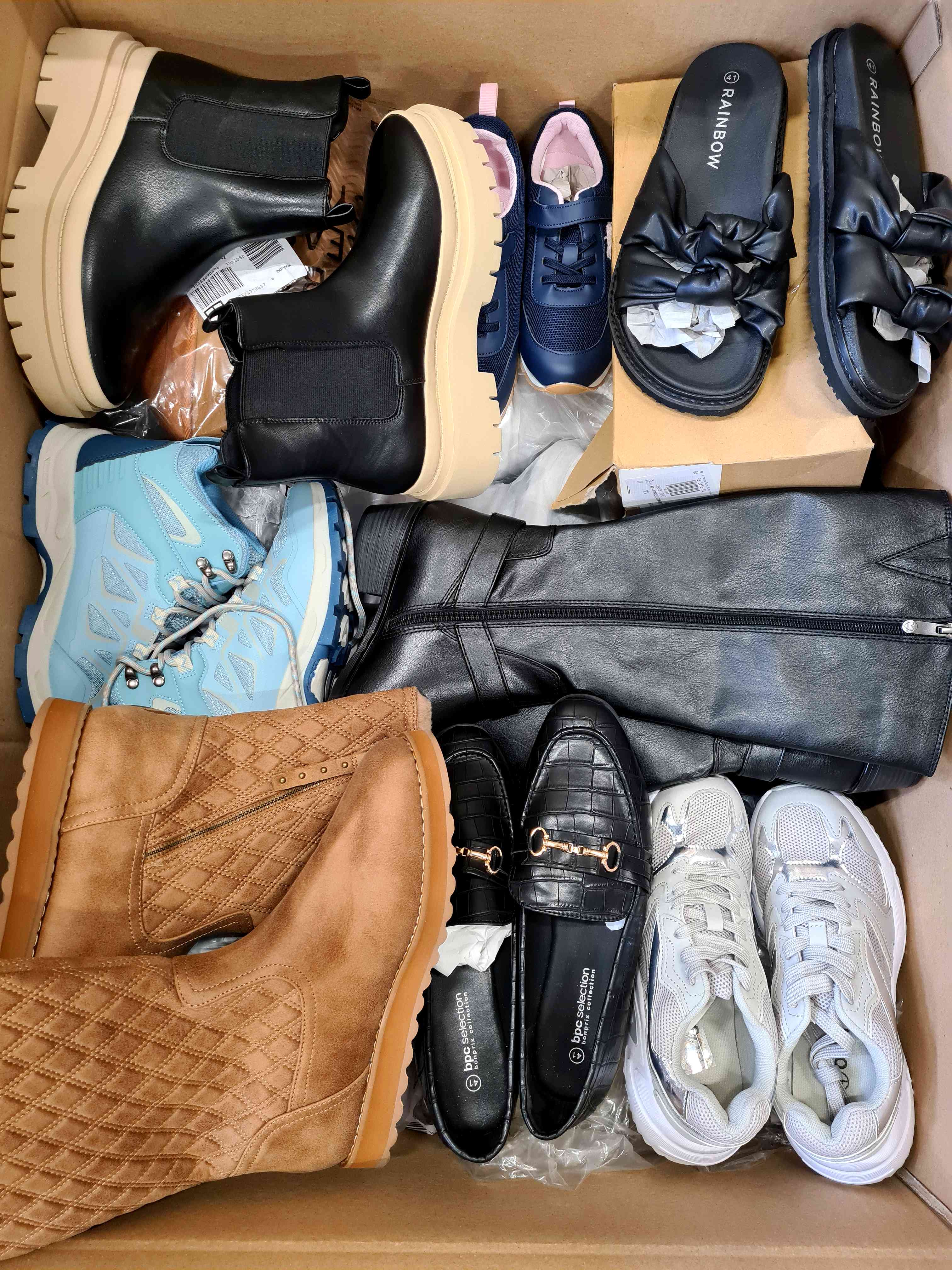 The photo shows a package with clothing in the category BPS.