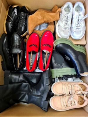 The photo shows a package with clothing in the category BPS.