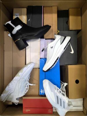 The photo shows a package with footwear in the category BS.