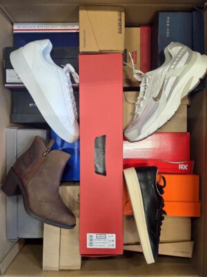 The photo shows a package with footwear in the category BS.