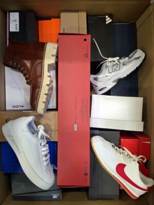 The photo shows a package with footwear in the category BS.