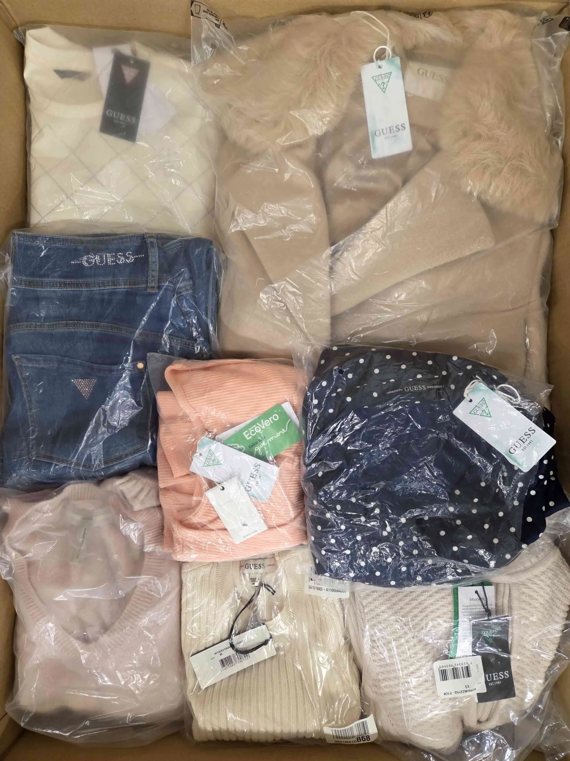 The photo shows a package with clothing in the category B.