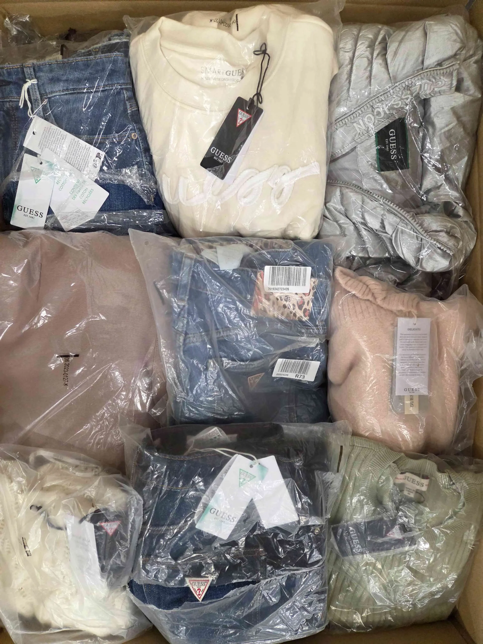 The photo shows a package with clothing in the category B.