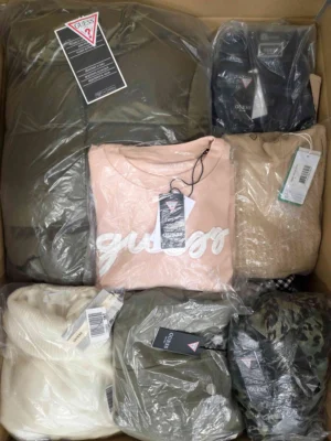 The photo shows a package with clothing in the category B.