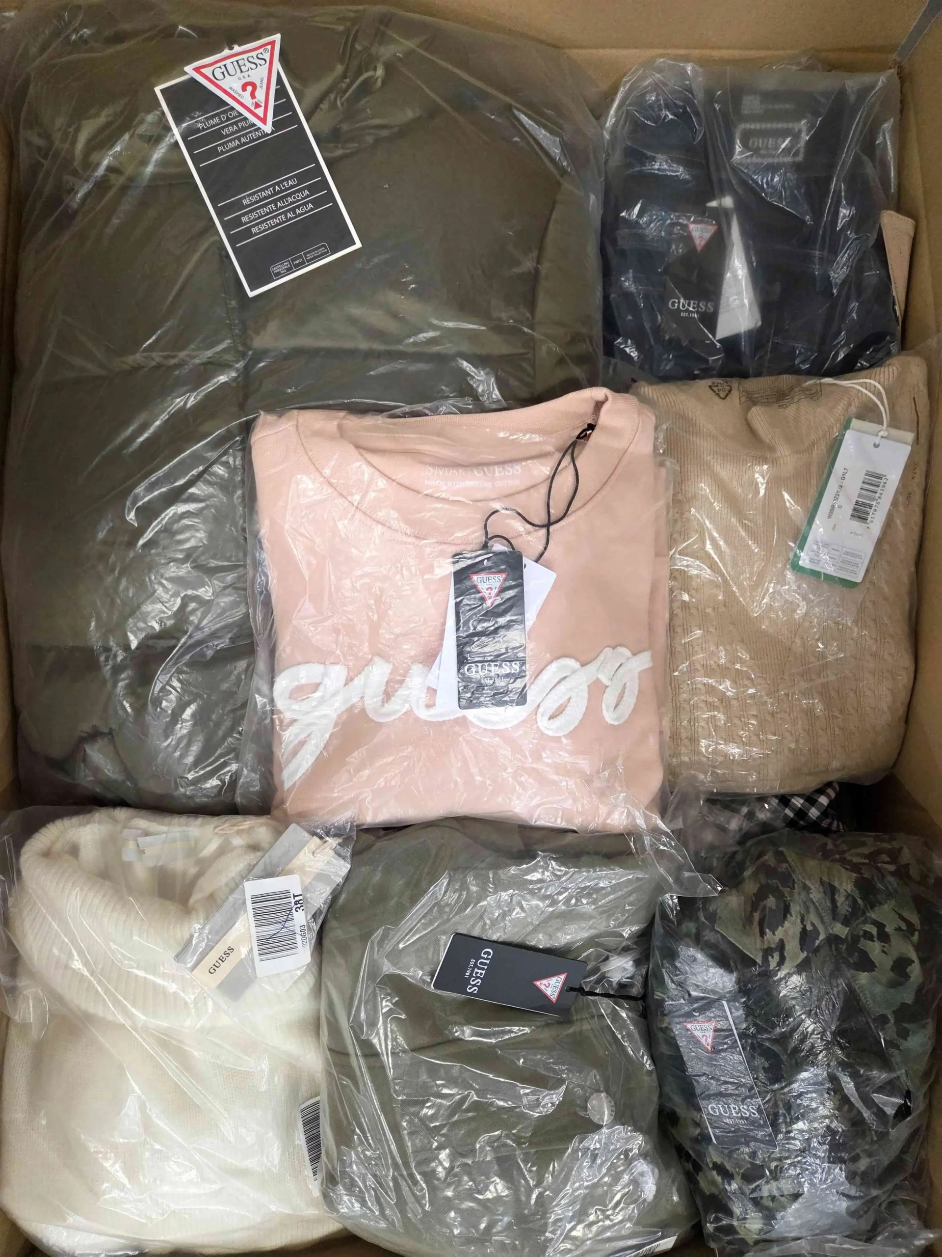 The photo shows a package with clothing in the category B.