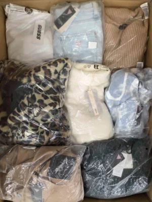 The photo shows a package with clothing in the category B.