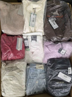 The photo shows a package with clothing in the category B.