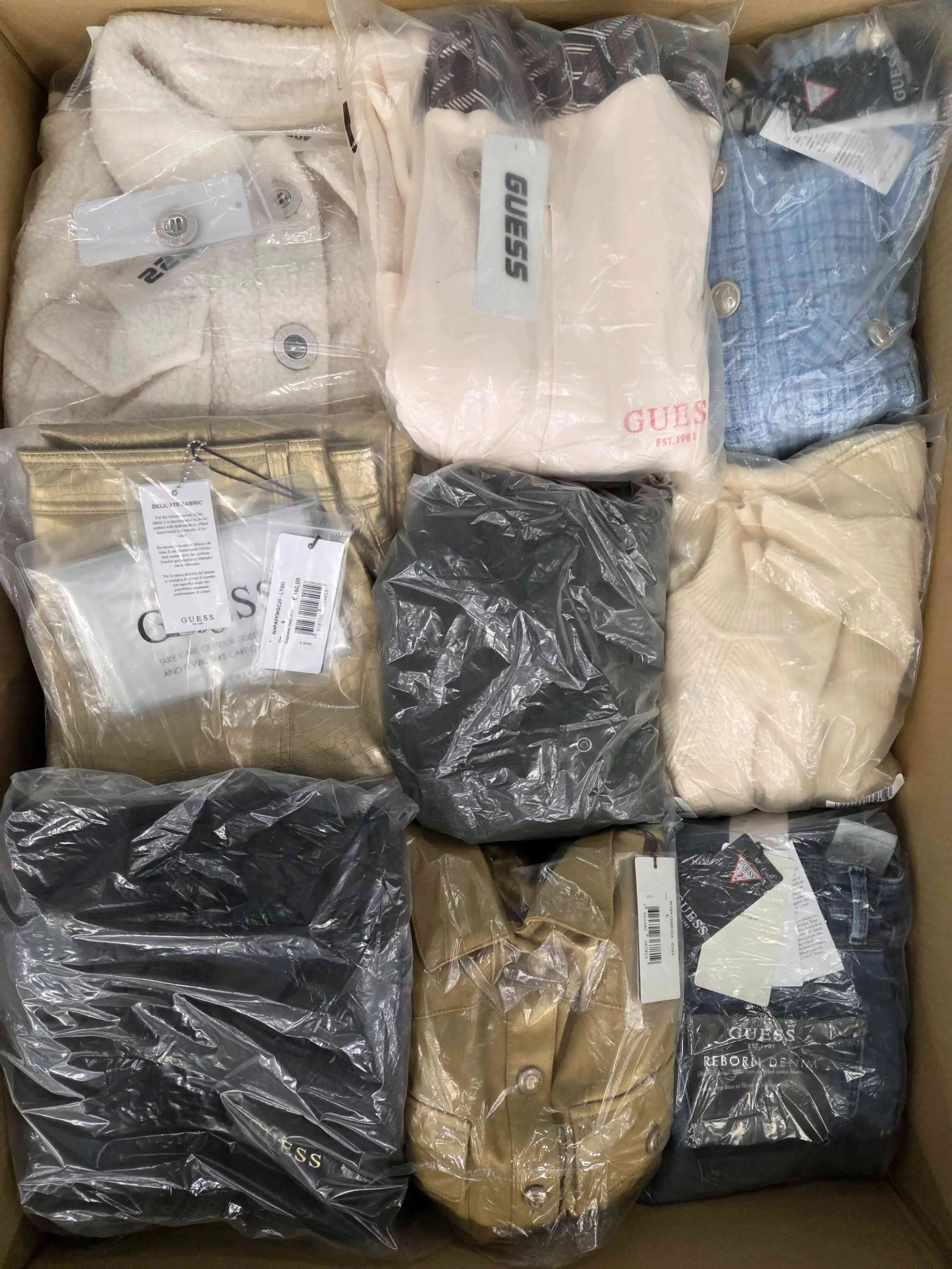The photo shows a package with clothing in the category B.
