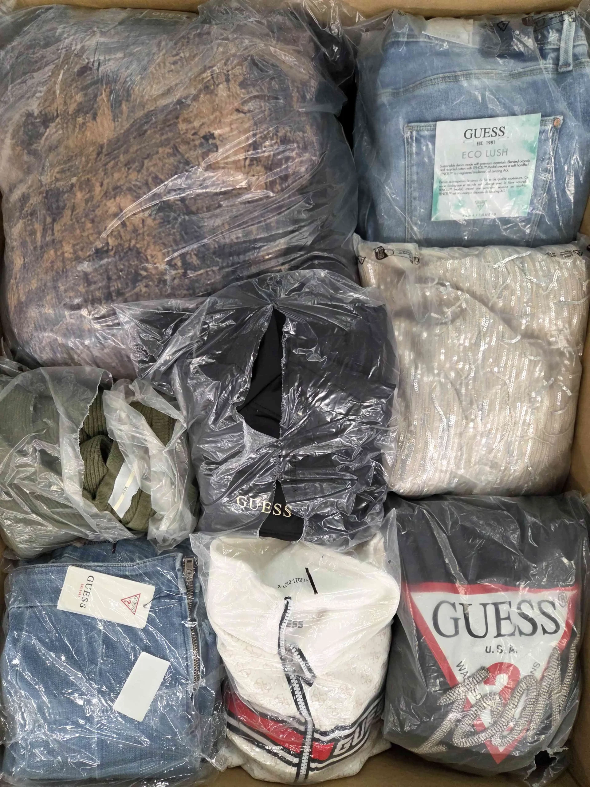 The photo shows a package with clothing in the category B.