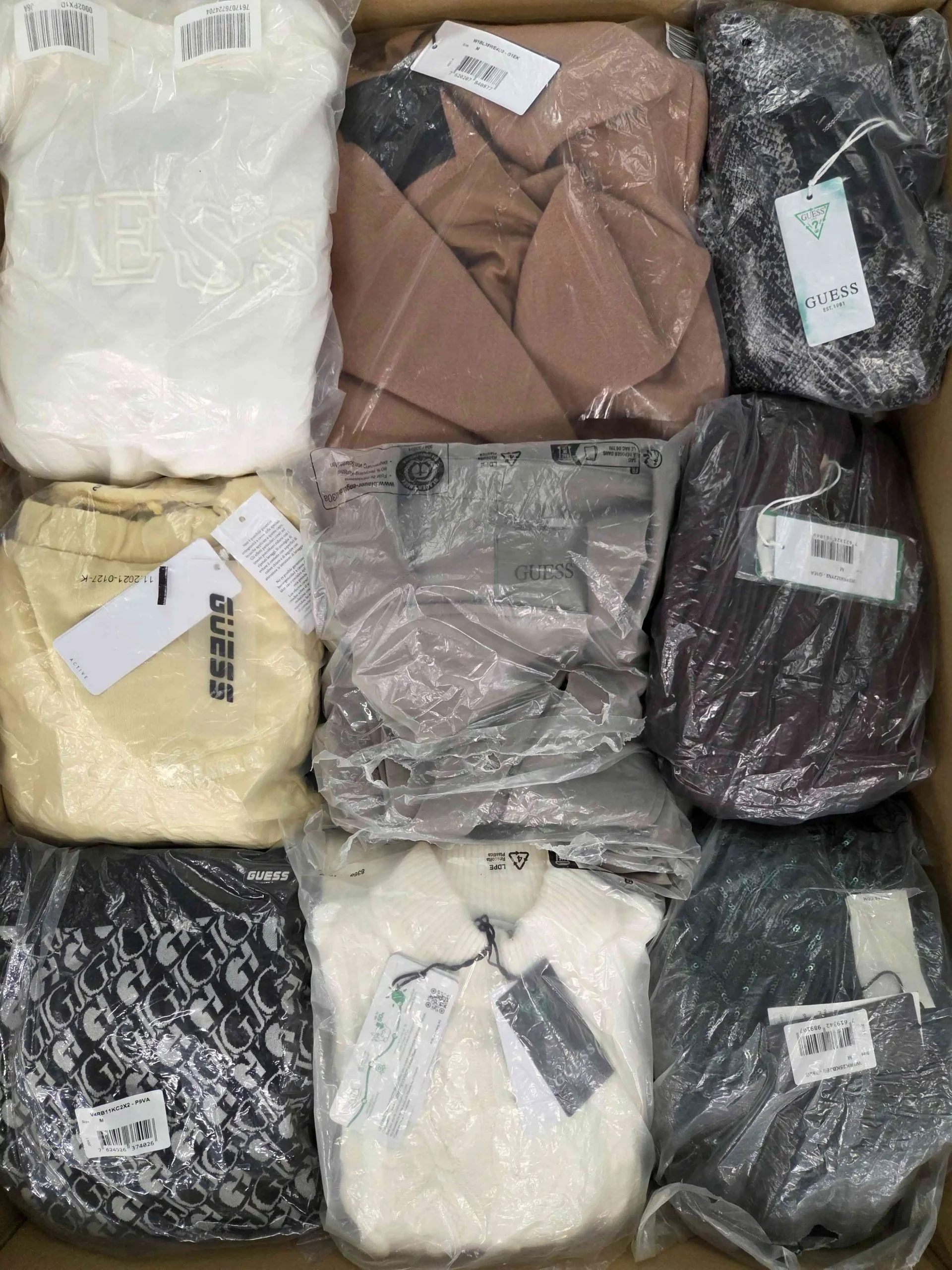 The photo shows a package with clothing in the category B.