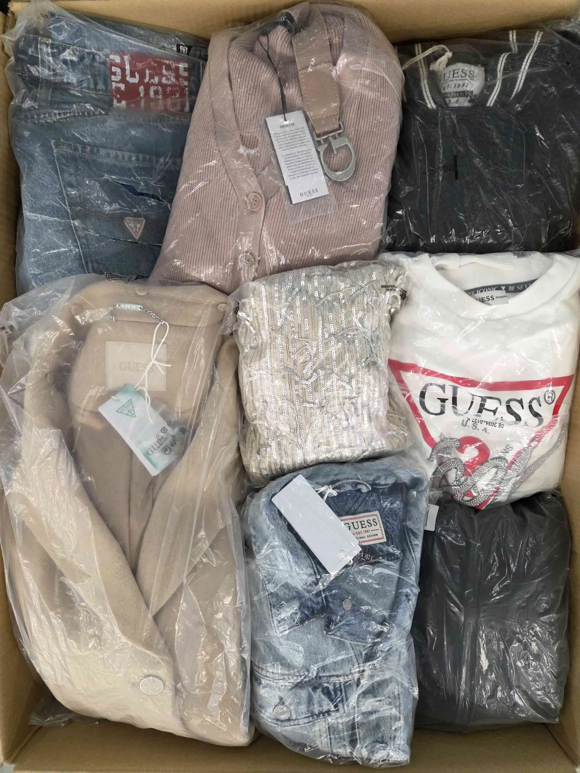 The photo shows a package with clothing in the category B.