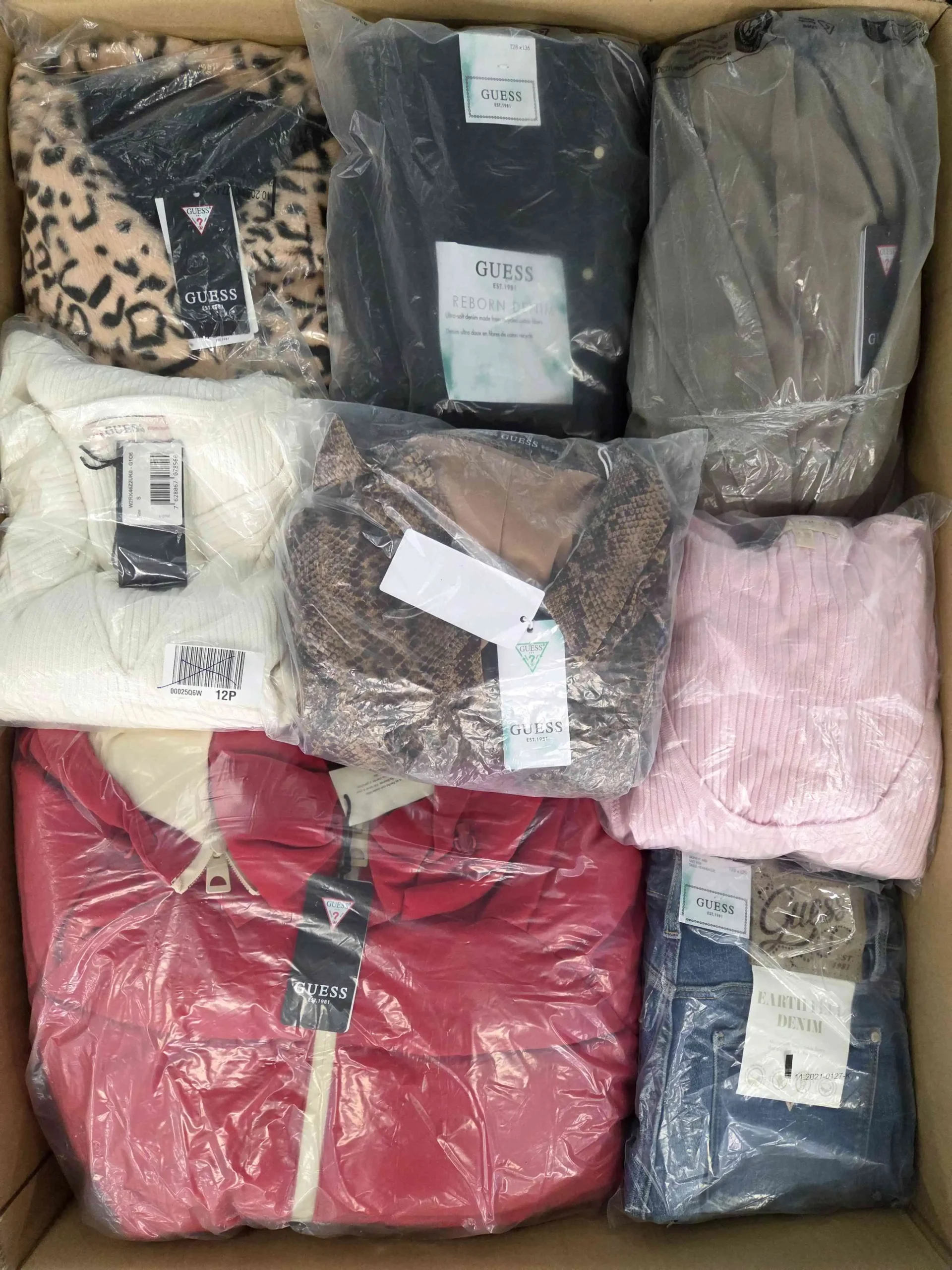 The photo shows a package with clothing in the category B.