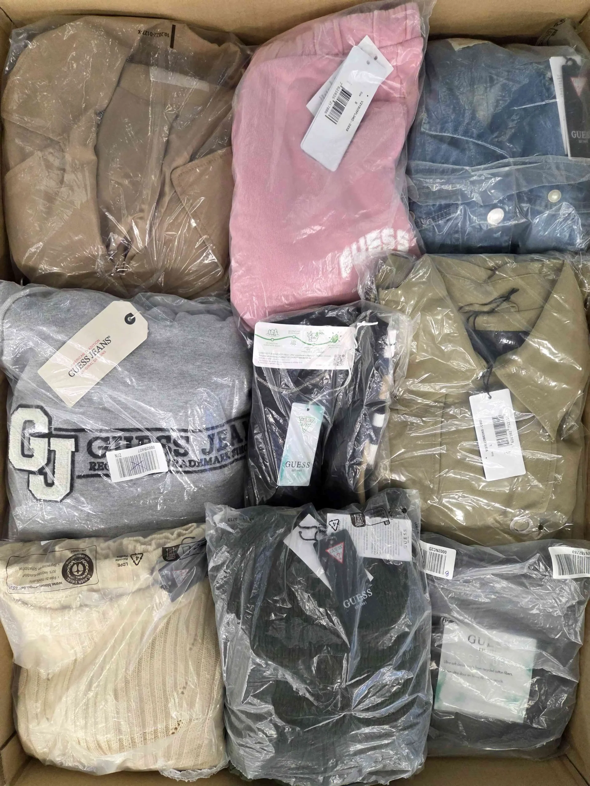The photo shows a package with clothing in the category B.