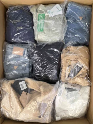 The photo shows a package with clothing in the category B.