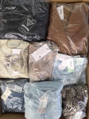 The photo shows a package with clothing in the category B.