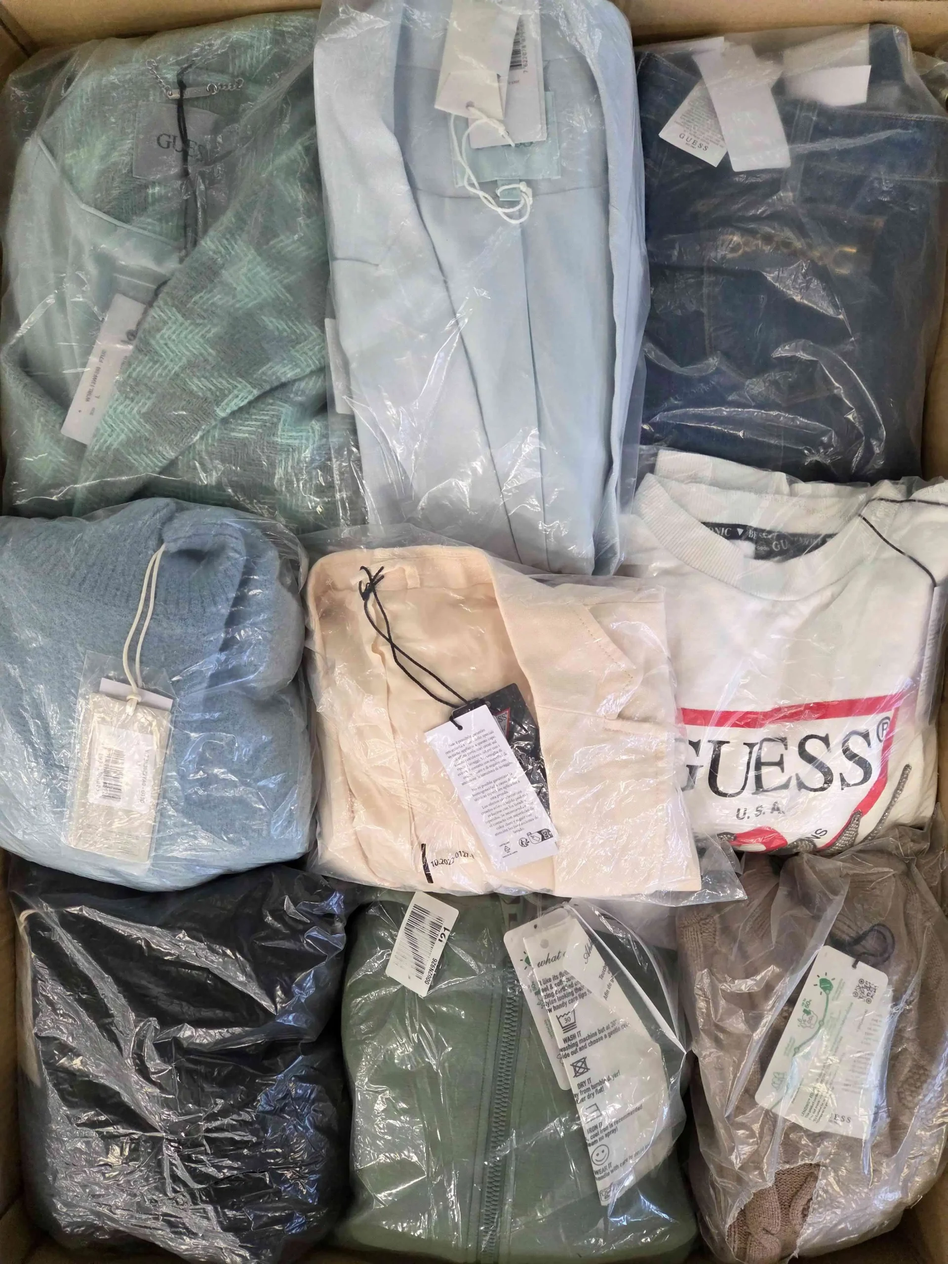 The photo shows a package with clothing in the category B.