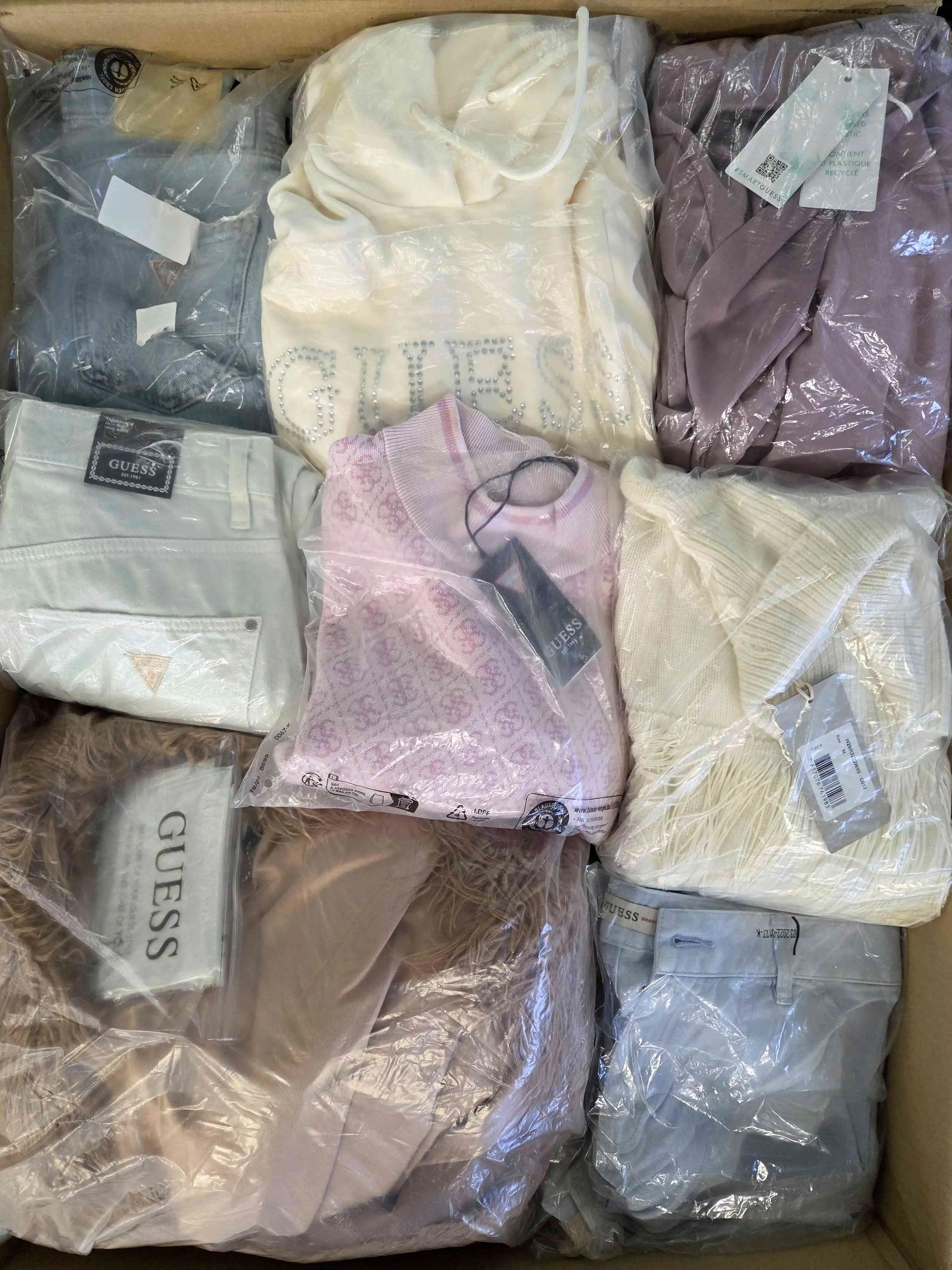 The photo shows a package with clothing in the category B.