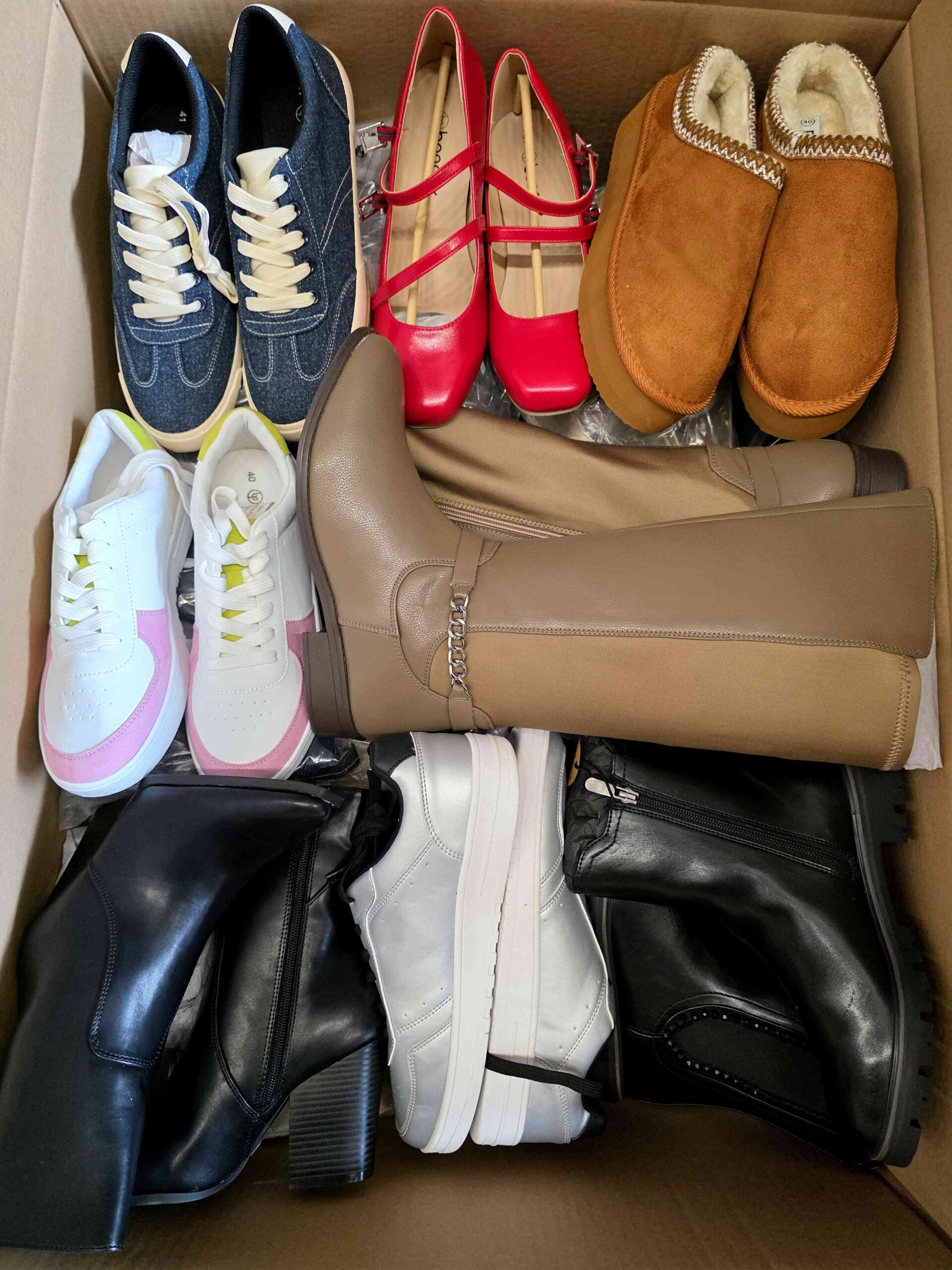 The photo shows a package with clothing in the category BPS.