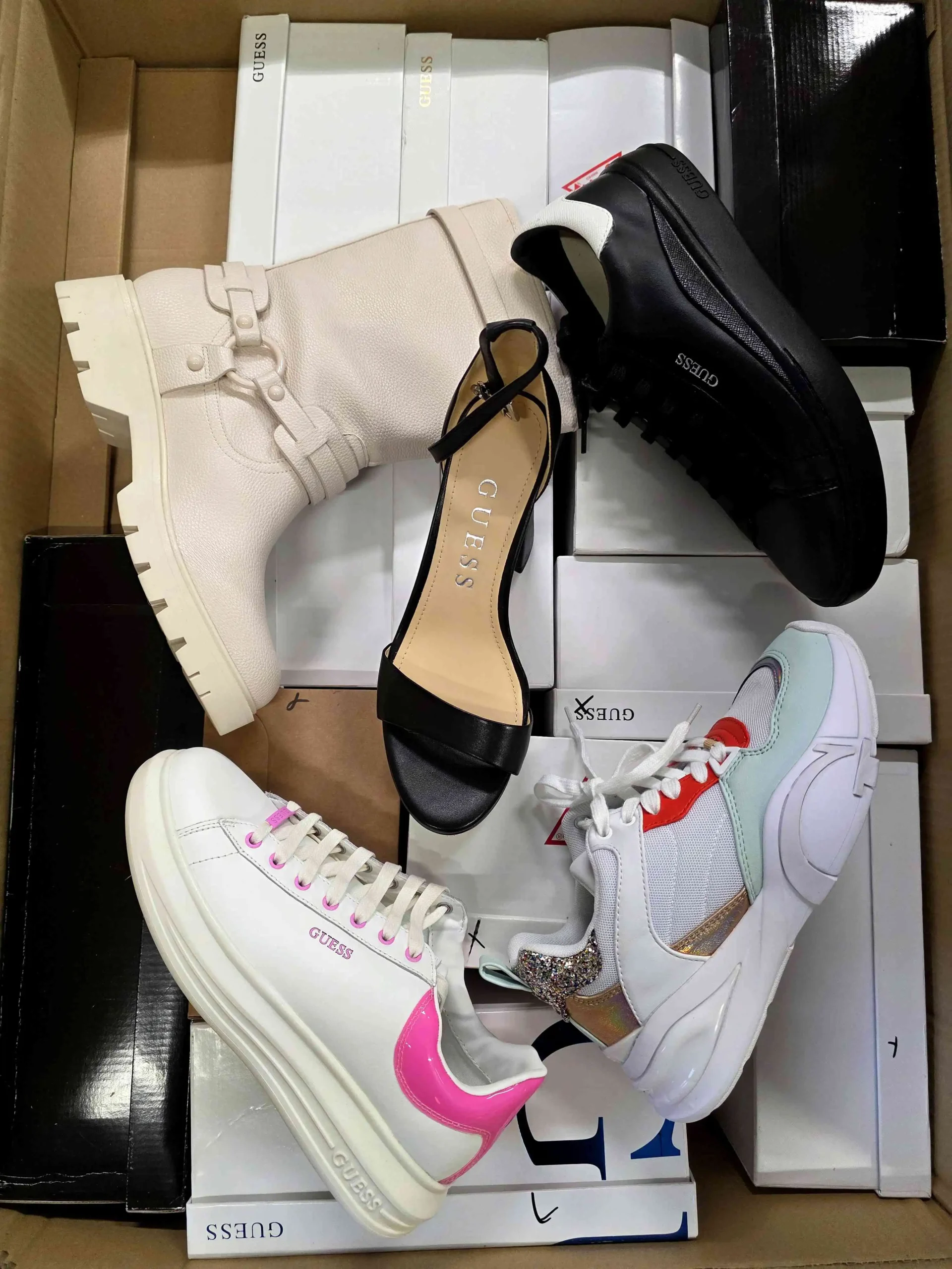 The photo shows a package with footwear in the category BS.