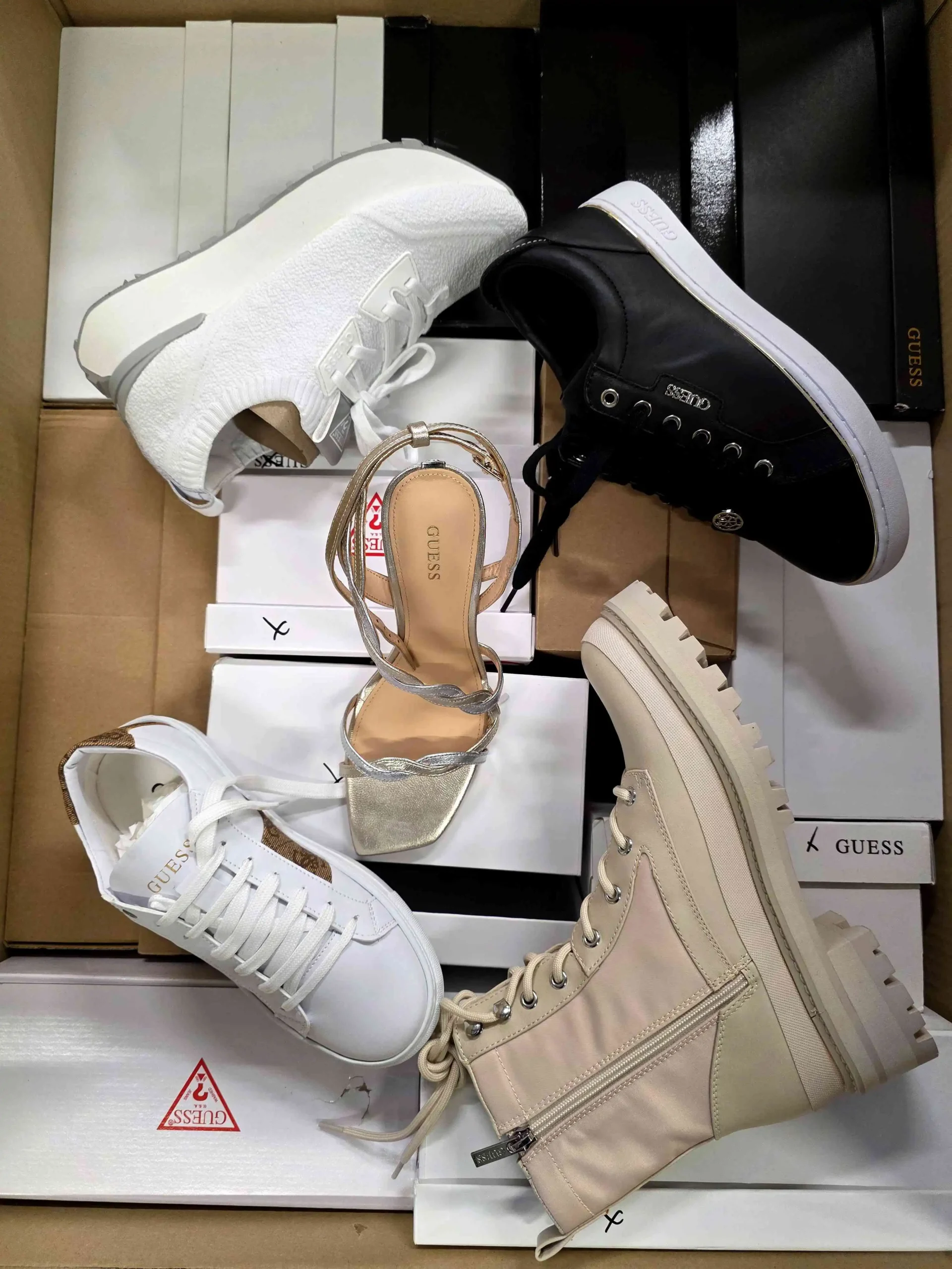 The photo shows a package with footwear in the category BS.