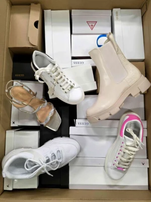 The photo shows a package with footwear in the category BS.