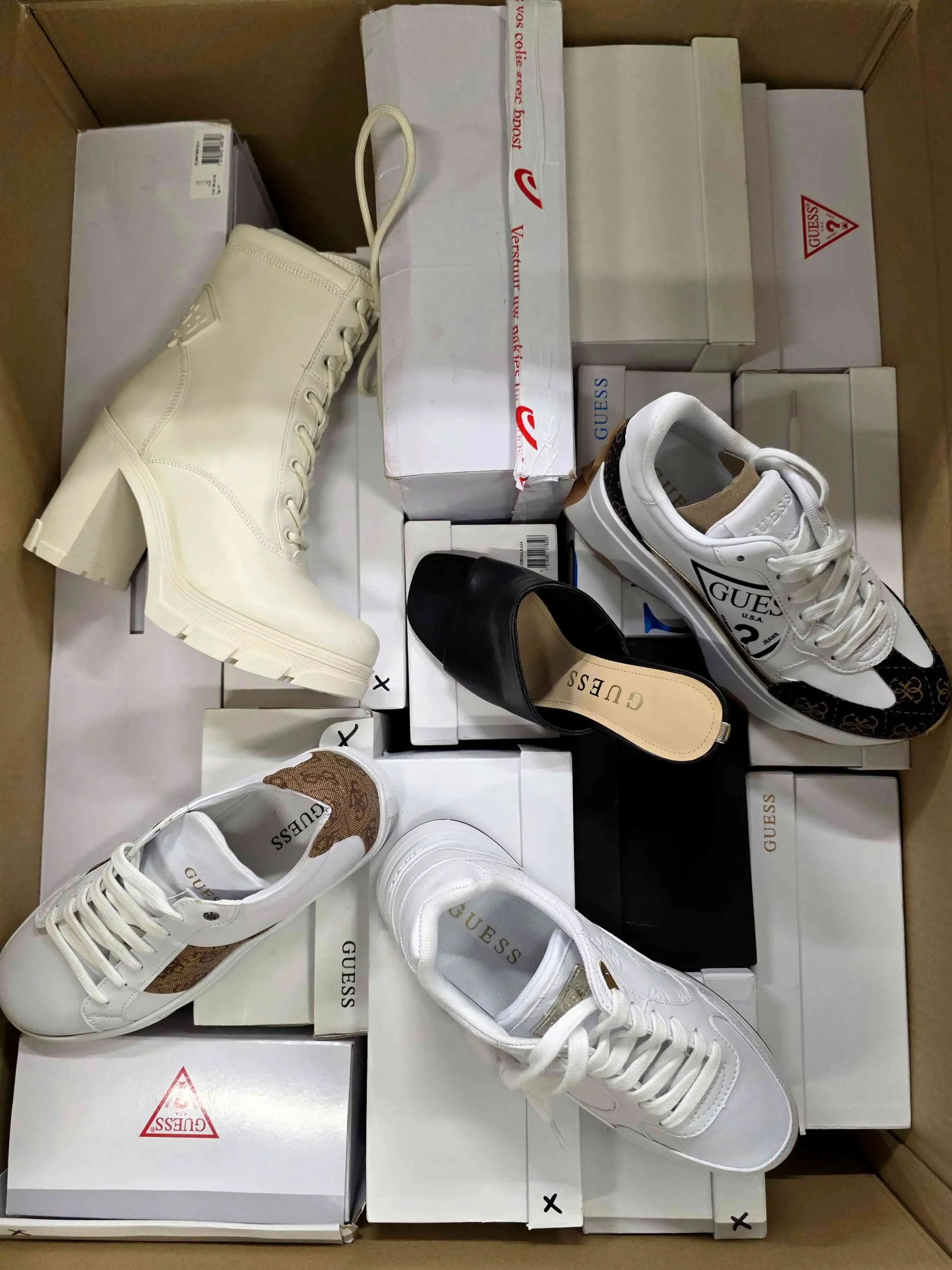 The photo shows a package with footwear in the category BS.